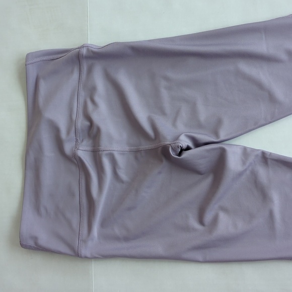 Under Armour Heat Gear Compression Cut Out Capri Cropped Yoga Leggings - Picture 8 of 16